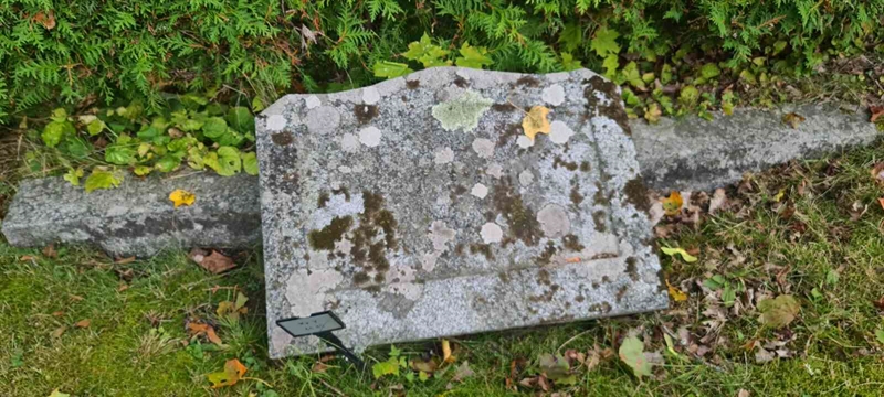 Grave number: M V   44, 45