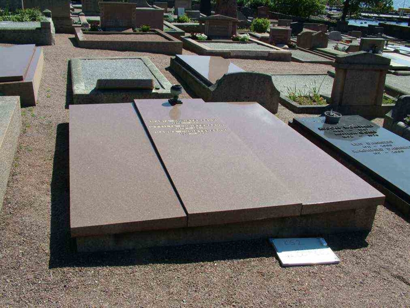 Hautatunnus: 2   884-885