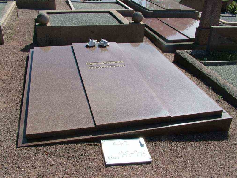 Grave number: 2   945-946