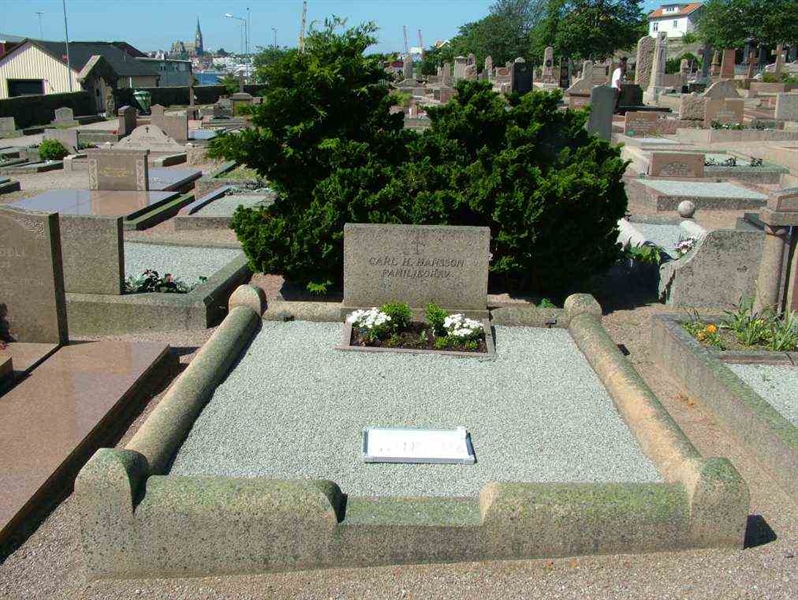 Grave number: 2   915-916