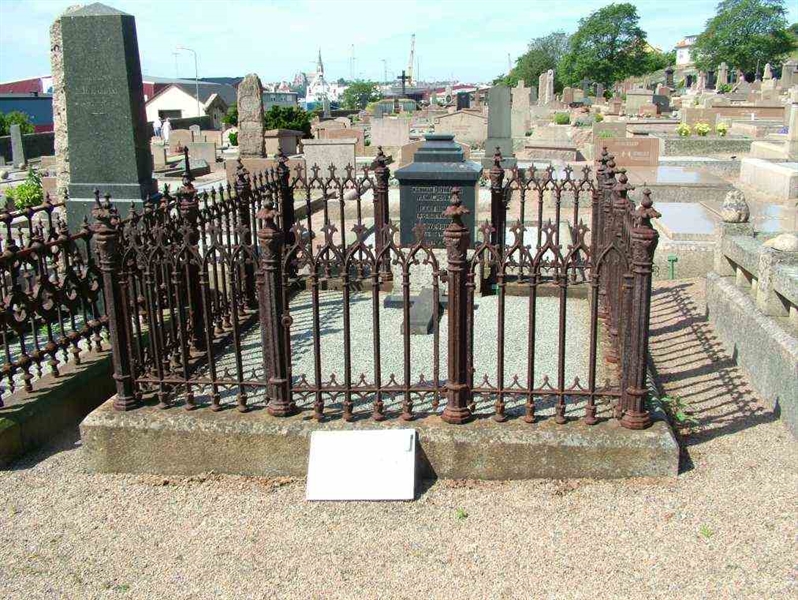 Gravnummer: 2  1050-1051