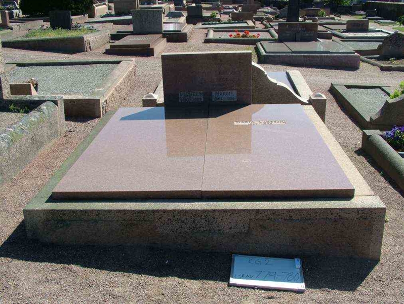 Grave number: 2   779-780