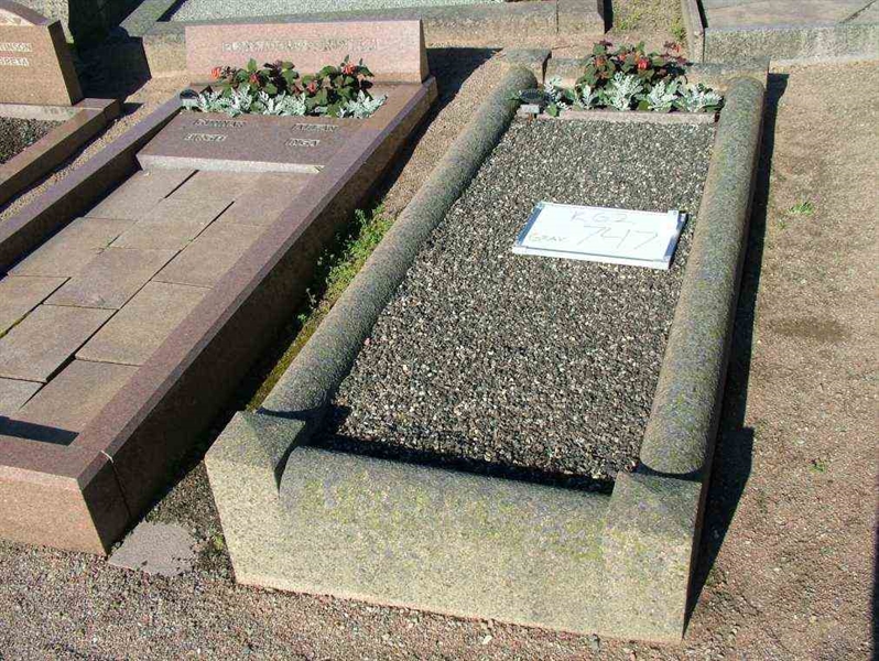 Hautatunnus: 2   747