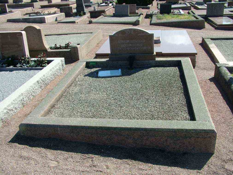 Grave number: 2   775-776