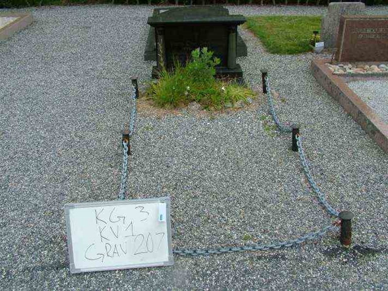 Grave number: 3 01   207