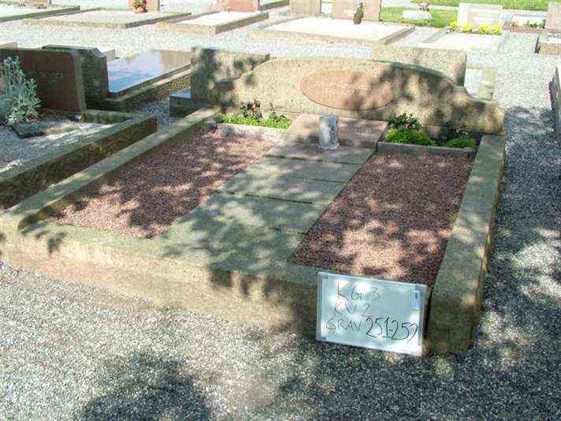 Gravnummer: 3 02   251-252