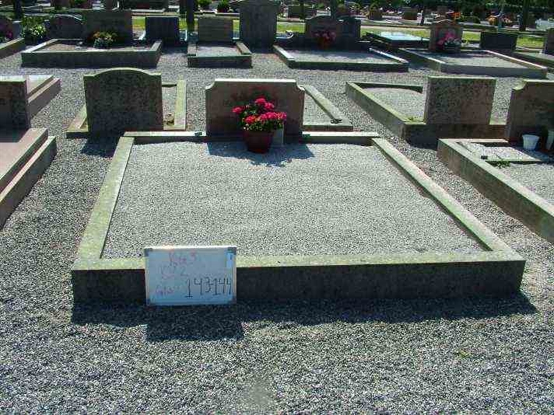 Gravnummer: 3 02   143-144