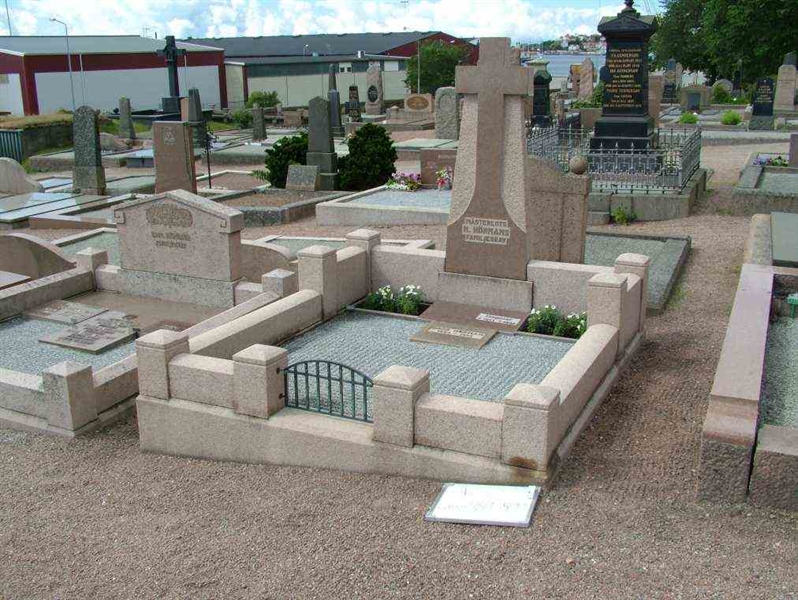 Grave number: 2   589-590