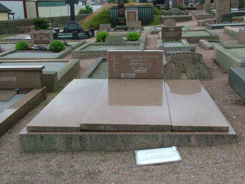 Hautatunnus: 2   668-669