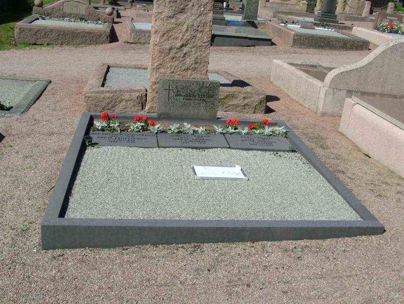 Grave number: 2   537-538