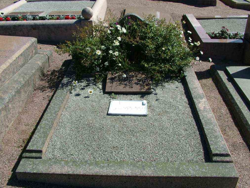 Grave number: 2   553-554