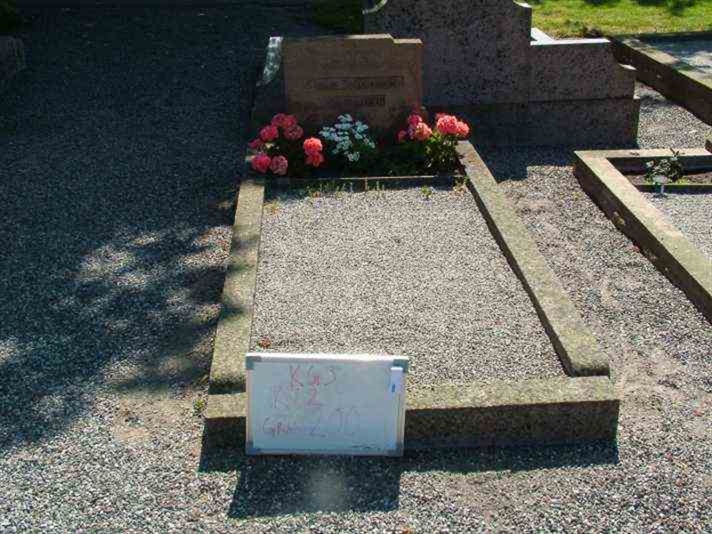 Grave number: 3 02   200