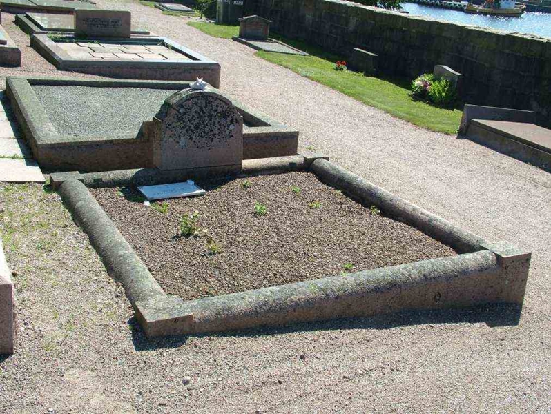 Hautatunnus: 2   838-839