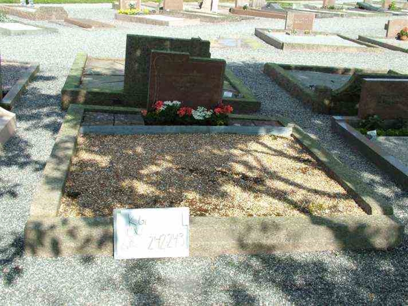 Grave number: 3 02   242-243
