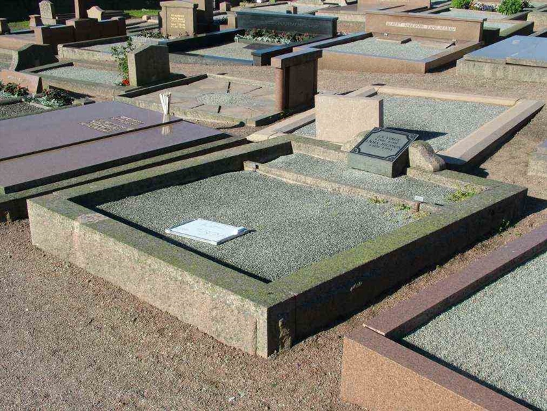 Hautatunnus: 2   743-744