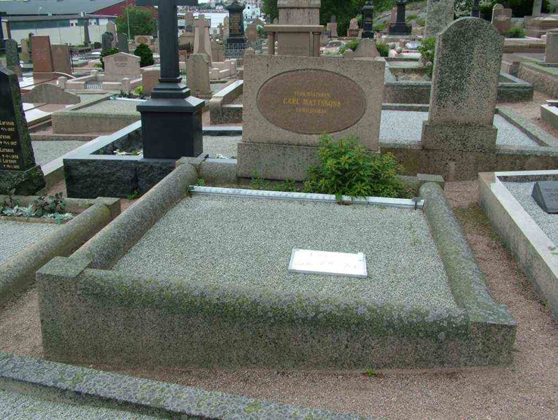 Grave number: 2   705-706