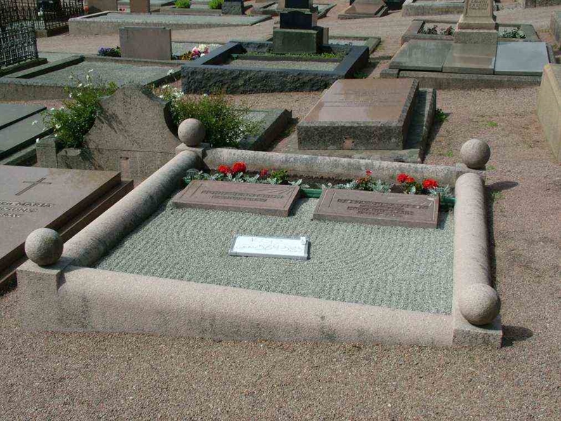 Hautatunnus: 2   584-585