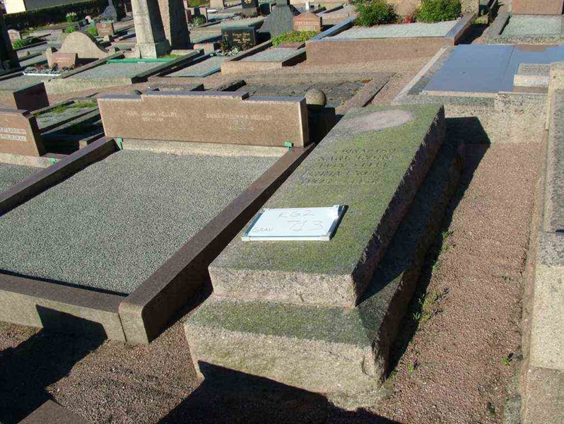 Grave number: 2   713