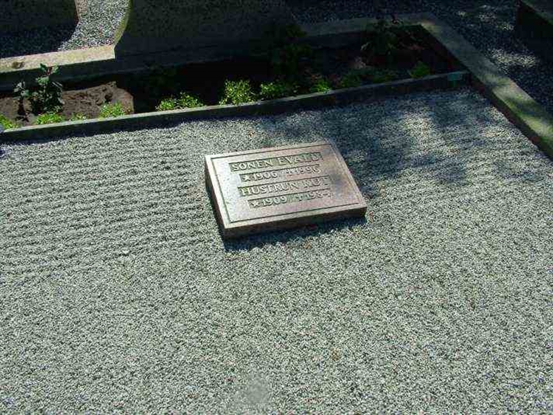 Grave number: 3 02   201-202