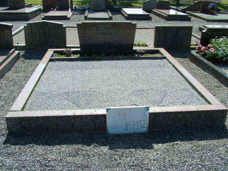 Gravnummer: 3 02   151-152