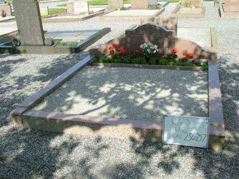 Grave number: 3 02   256-257
