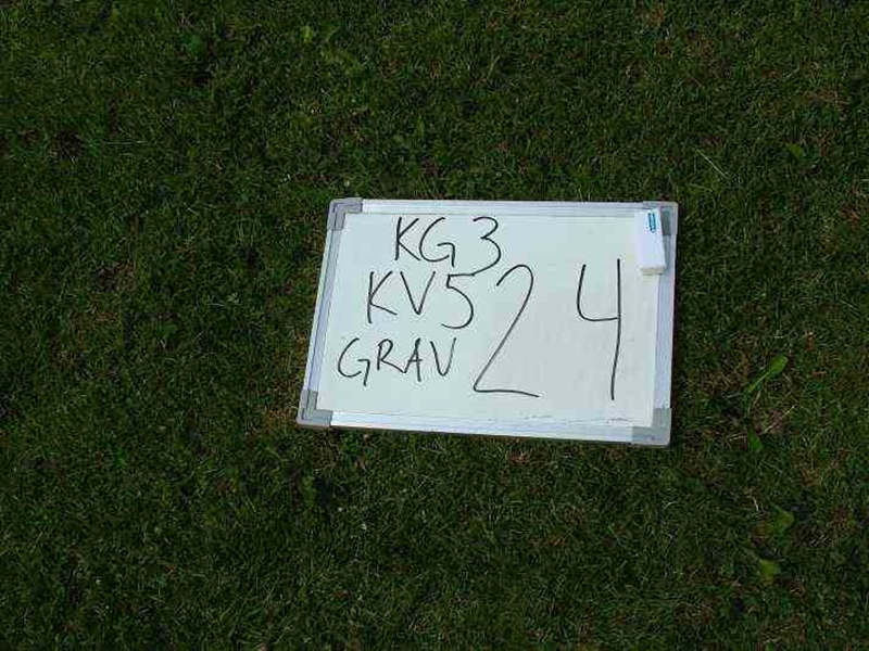 Gravnummer: 3 05    24