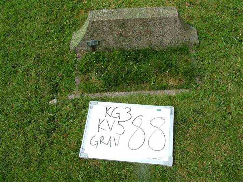 Gravnummer: 3 05    88