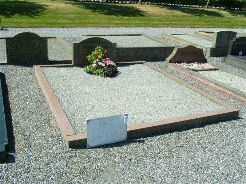 Grave number: 3 02    64-65