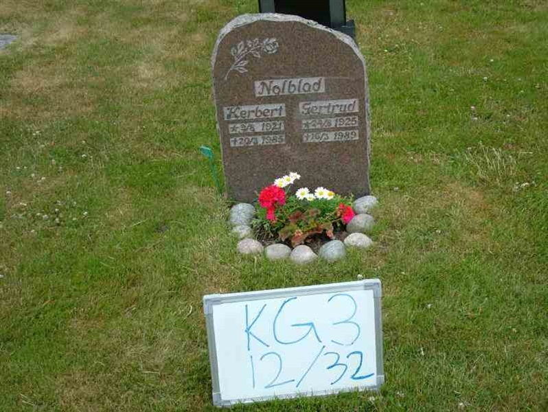 Gravnummer: 3 12    32