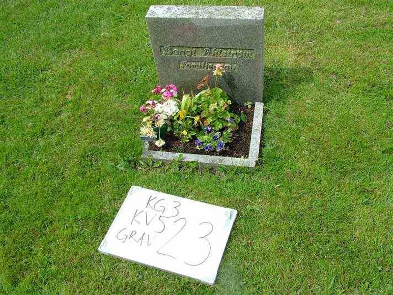 Gravnummer: 3 05    23