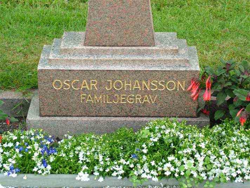 Gravnummer: 3 08    82-83