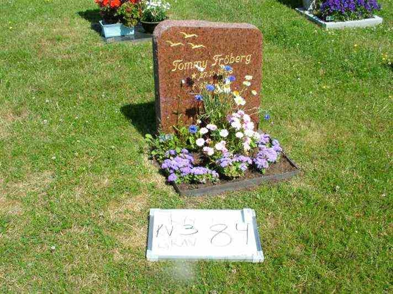 Gravnummer: 3 03    84