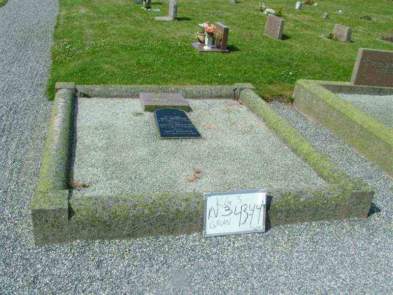 Gravnummer: 3 03    43-44