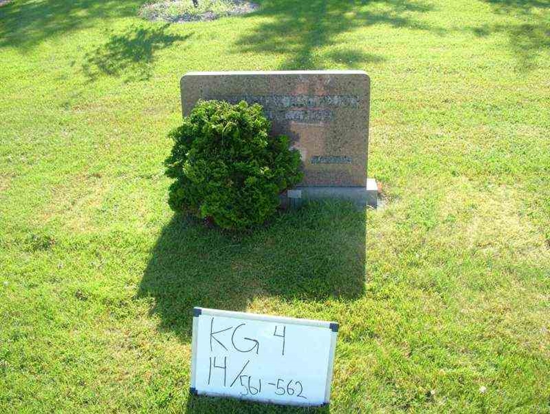 Hautatunnus: 4 14-G   561-562