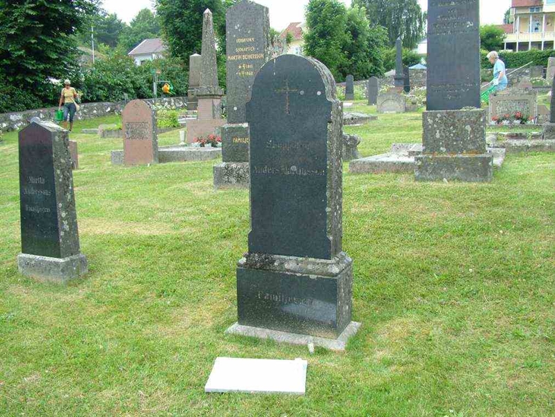 Grave number: 5   211-2