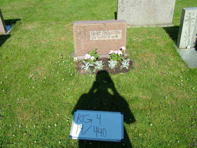 Hautatunnus: 4 14-G   440