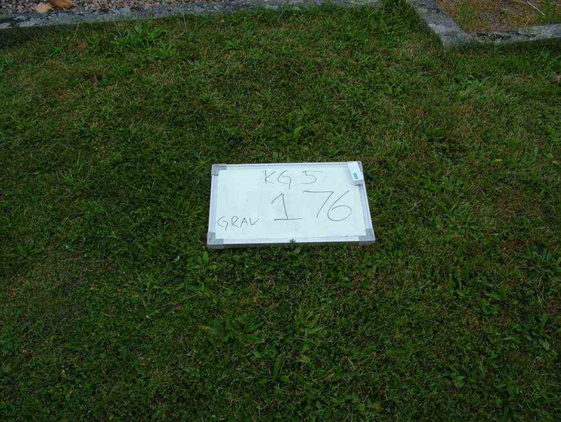 Grave number: 5   176-1