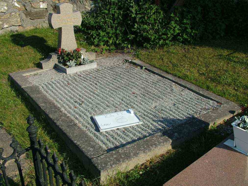 Grave number: 5     8-2