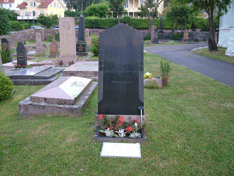 Grave number: 5    83-2