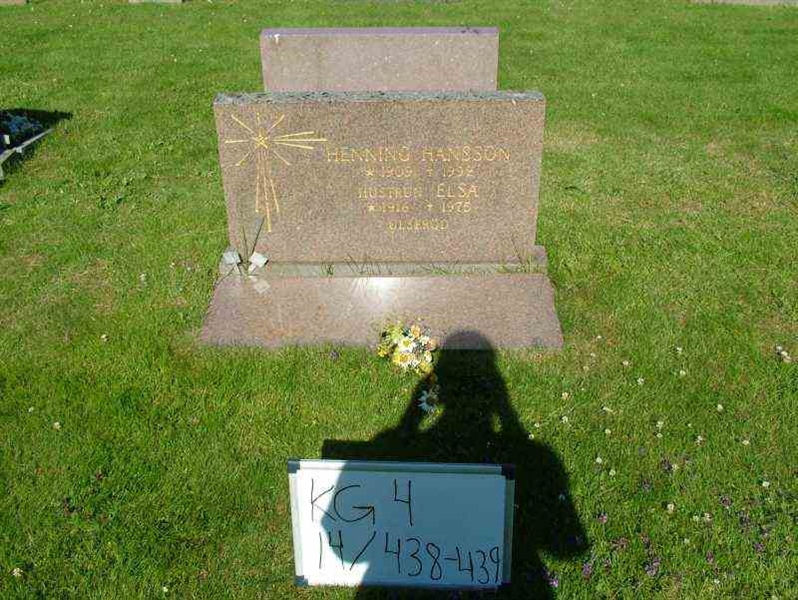 Hautatunnus: 4 14-G   438-439