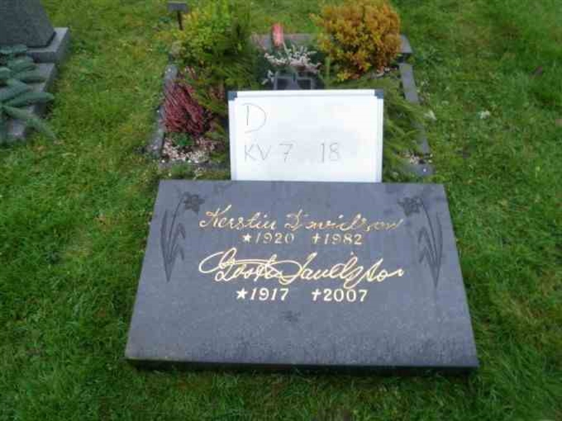 Gravnummer: 3 07    18