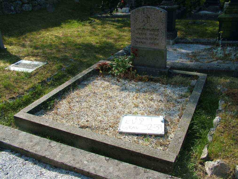 Grave number: 9 01    32-33