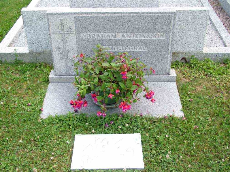 Gravnummer: 7 05    69-2