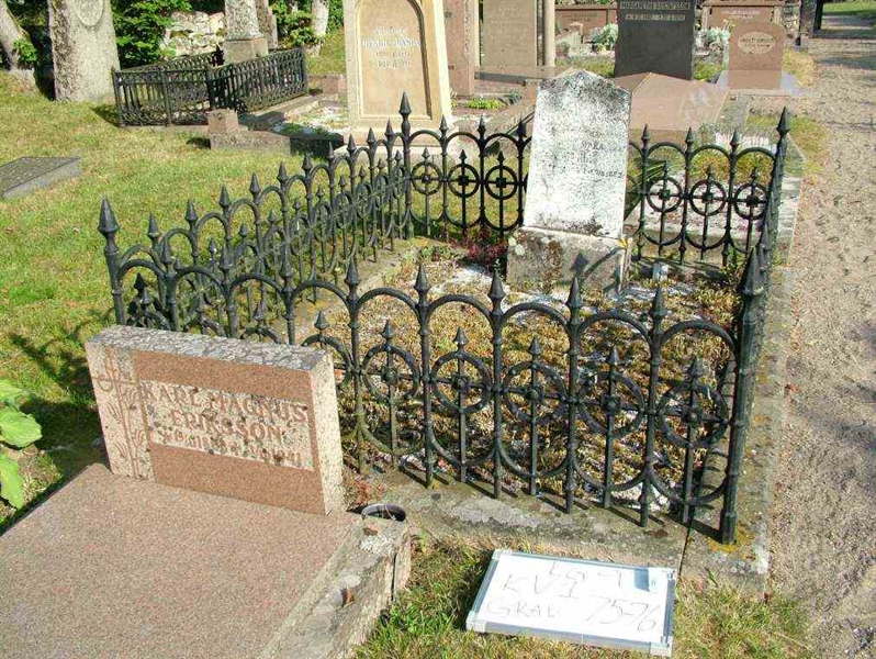 Grave number: 9 01    75-76