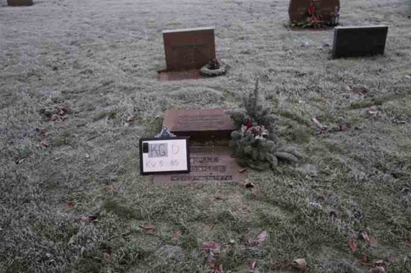 Gravnummer: 3 05    85