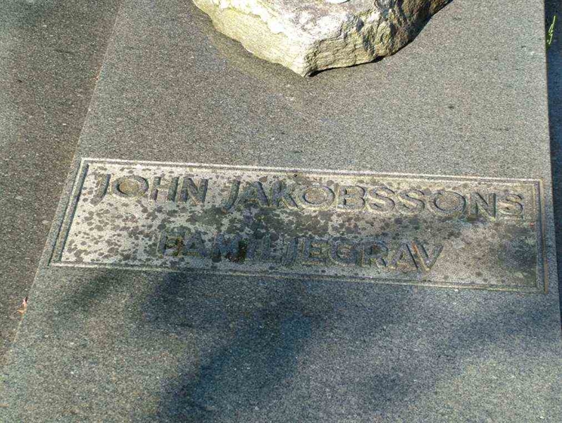 Grave number: 9 02    25-26