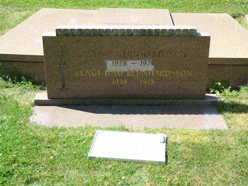 Hautatunnus: 7 03    48-2