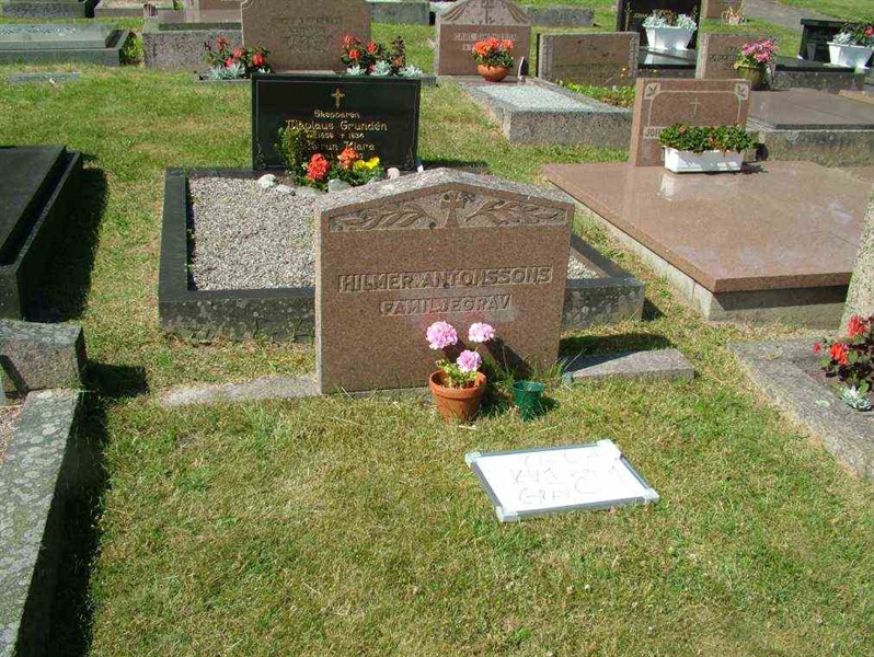 Gravnummer: 7 02    89-3