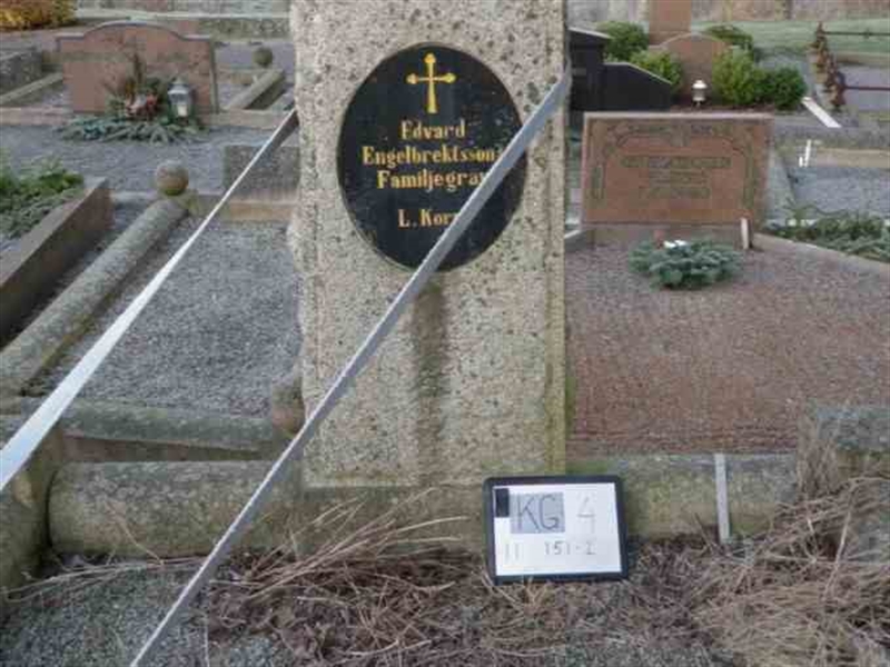 Hautatunnus: 4 11   151-152