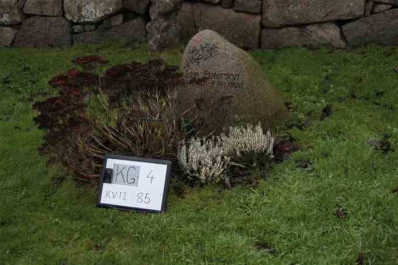 Grave number: 4 12    85